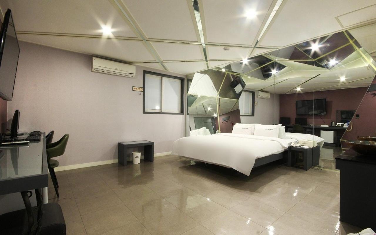 Rosso Hotel