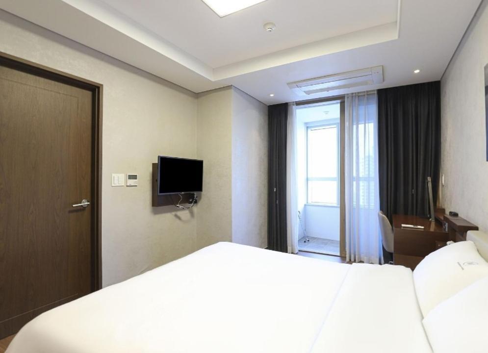 Hotel 해운대 와이드 오션뷰 & Busan