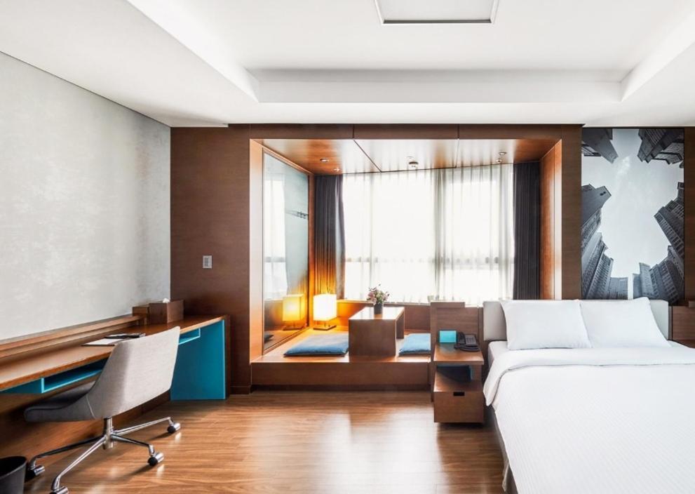 Hotel 해운대 와이드 오션뷰 & Busan