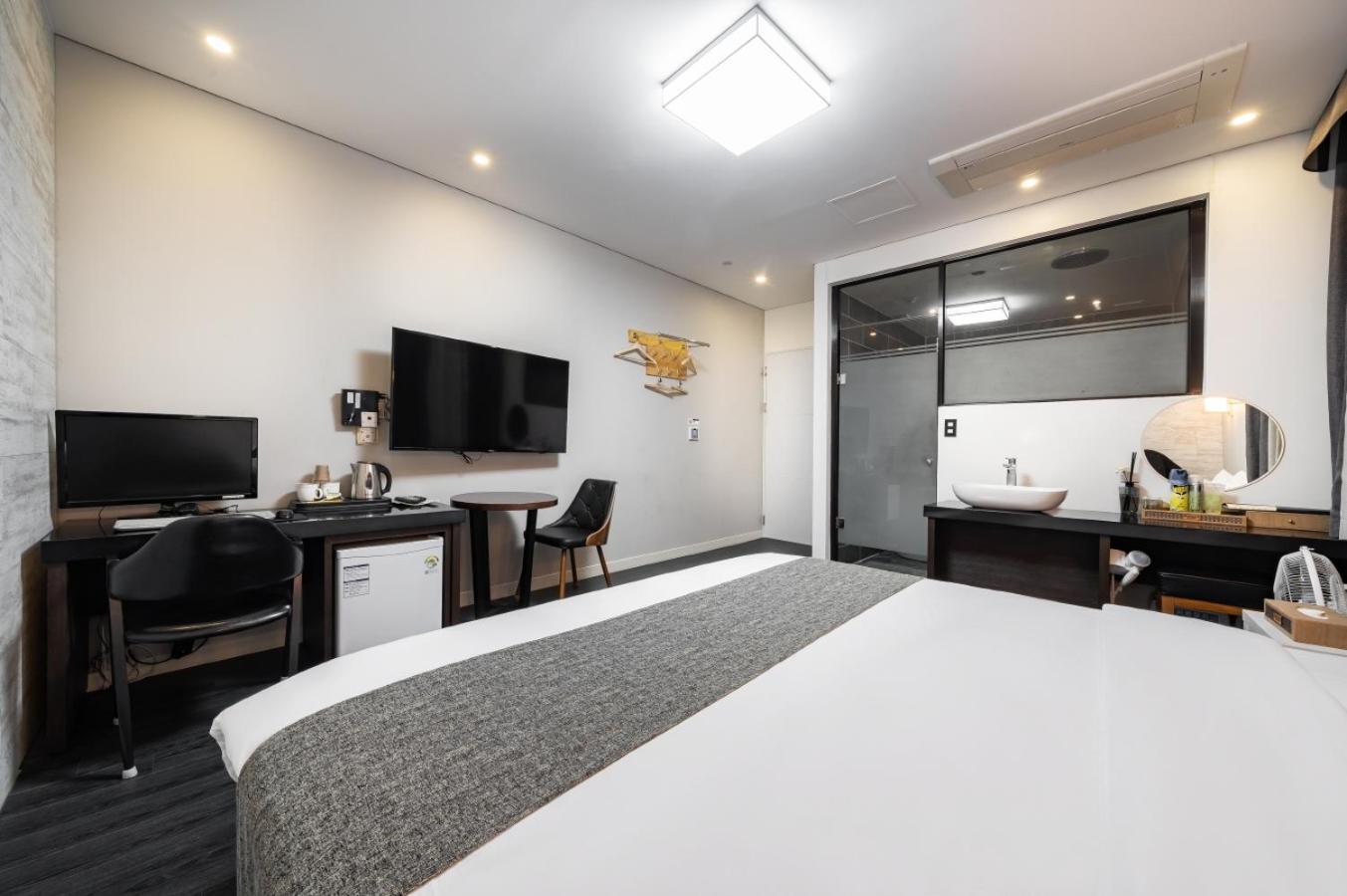 Hotel Seattle B