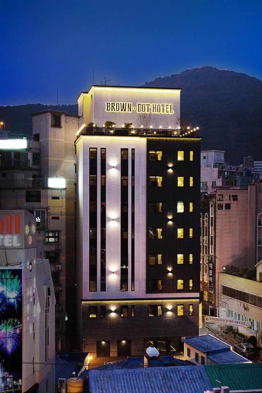 Brown Dot Station Hotel