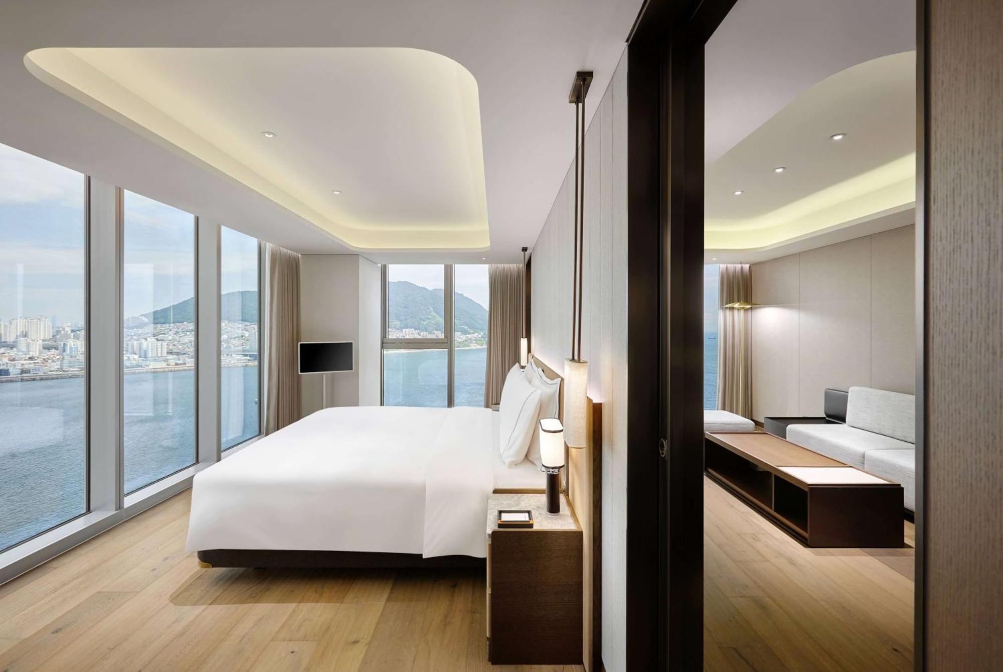 Khách sạn Wyndham Grand