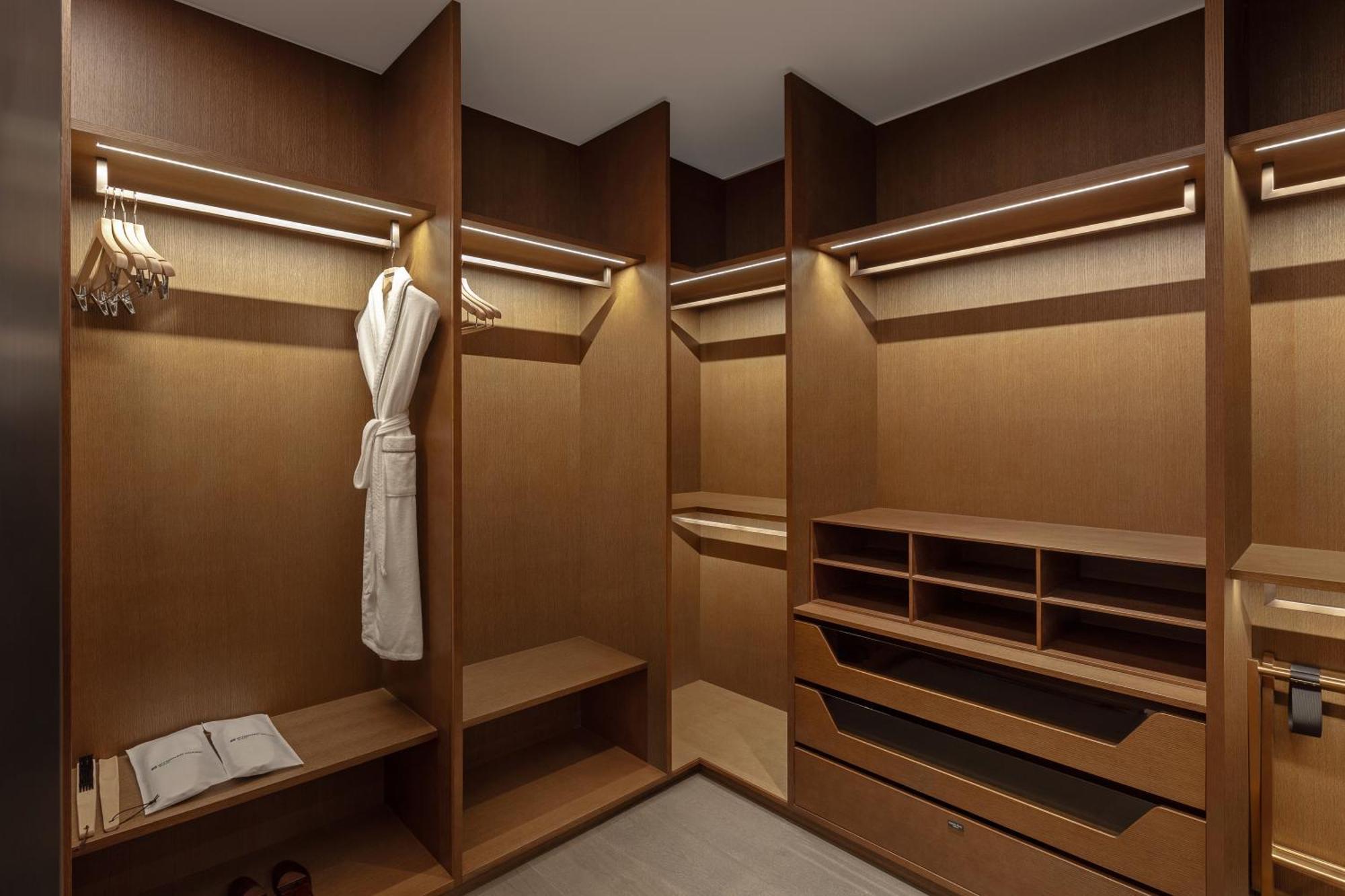Khách sạn Wyndham Grand