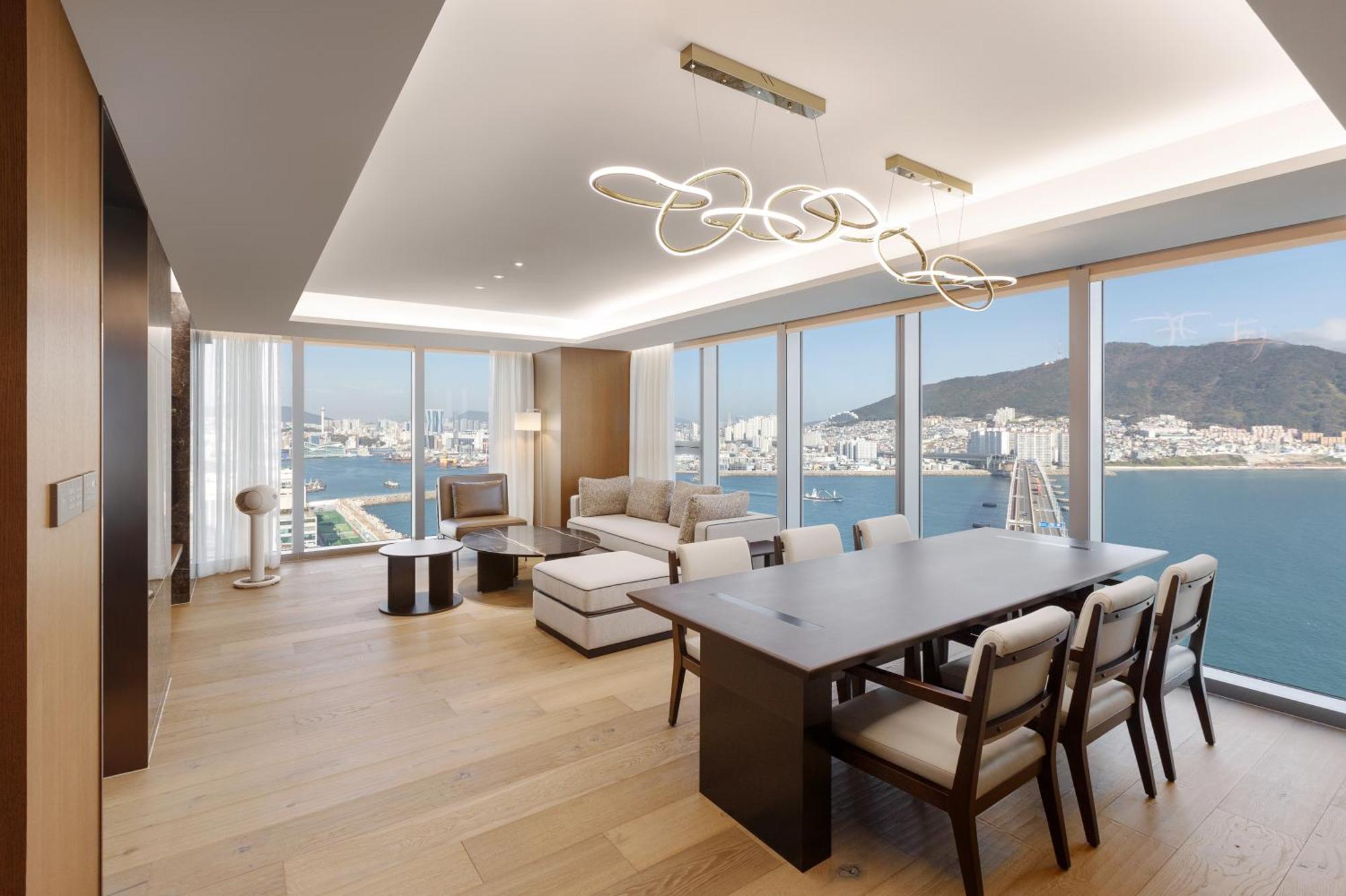 Khách sạn Wyndham Grand 5*