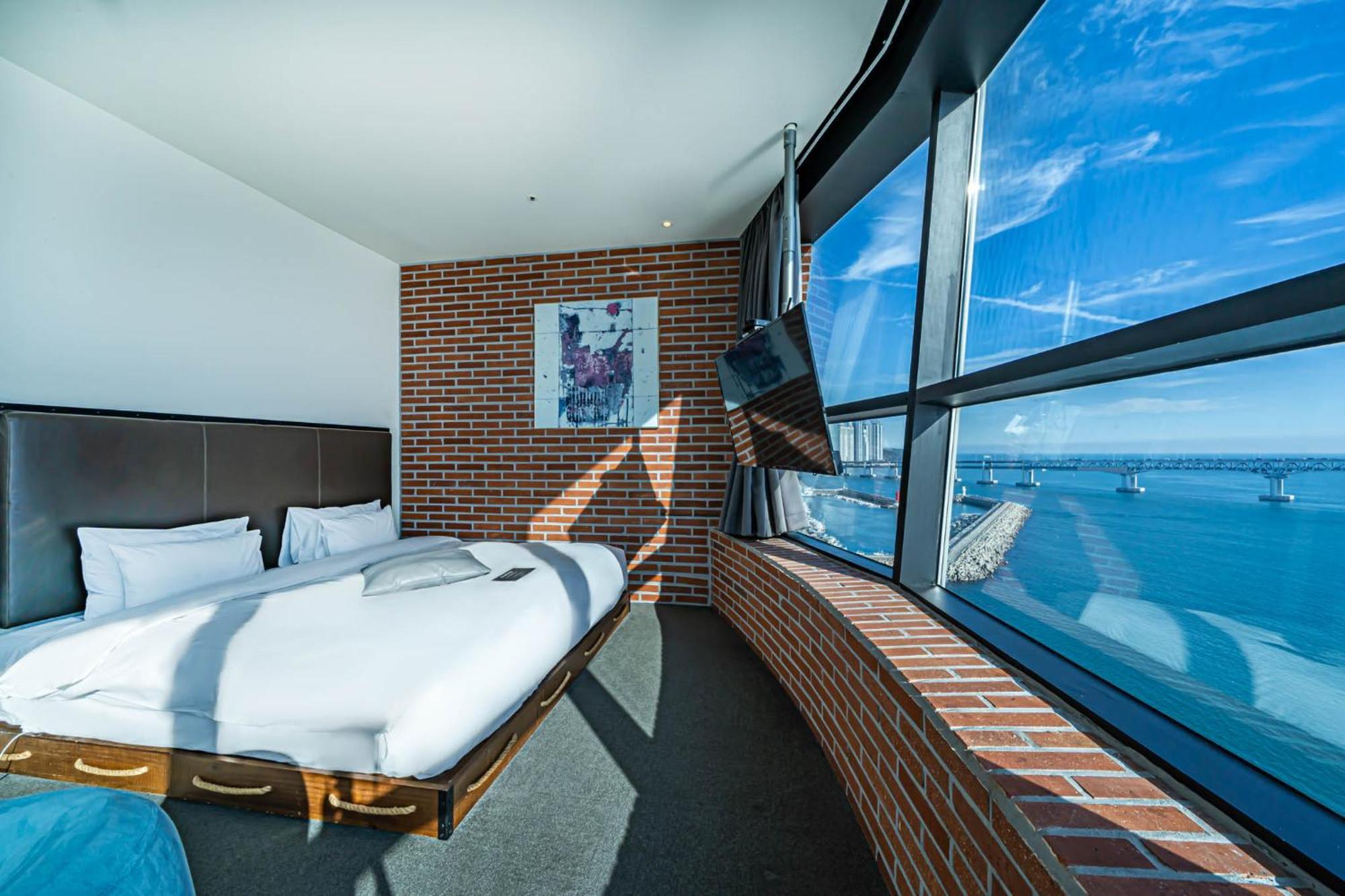 Hotel H Avenue Gwangalli Branch 2*
