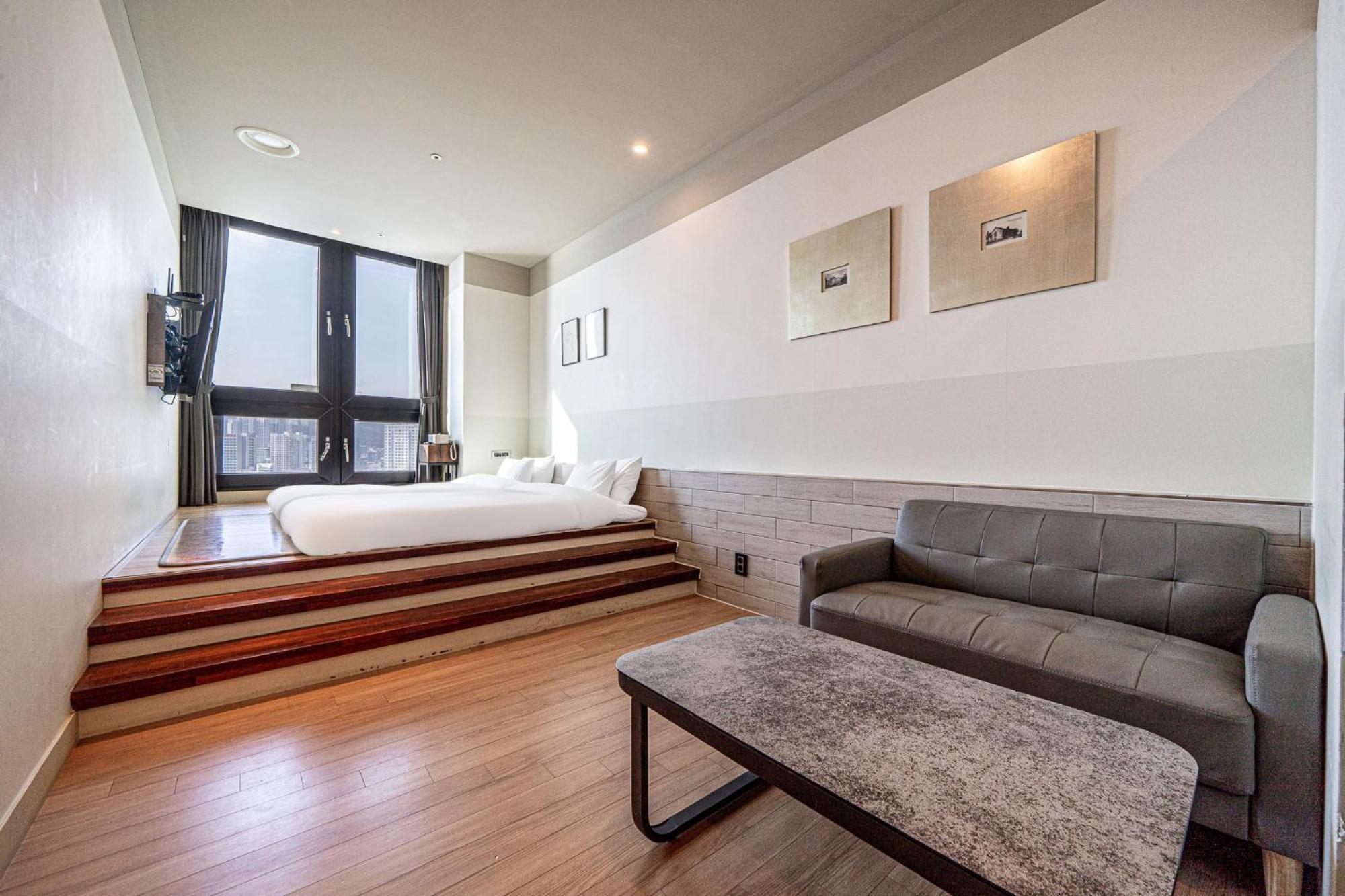 Hotel H Avenue Gwangalli Branch 2*