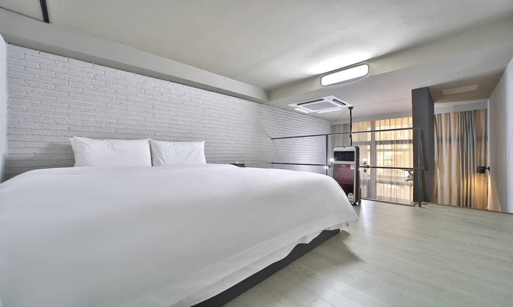 Seomyeon Hound 1st Street 3*
