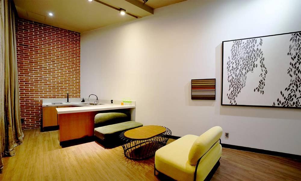 Seomyeon Hound 1st Street Hotel 3*
