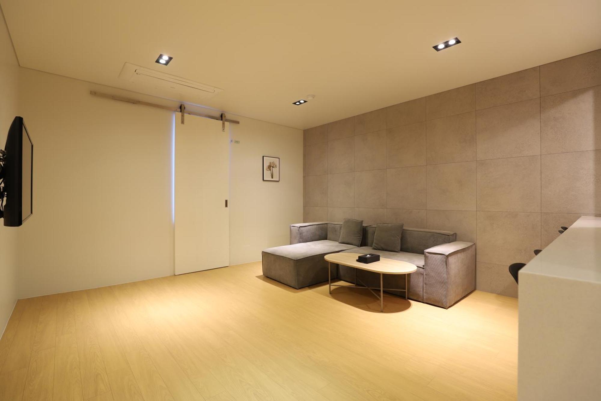 Hotel Intro 2*