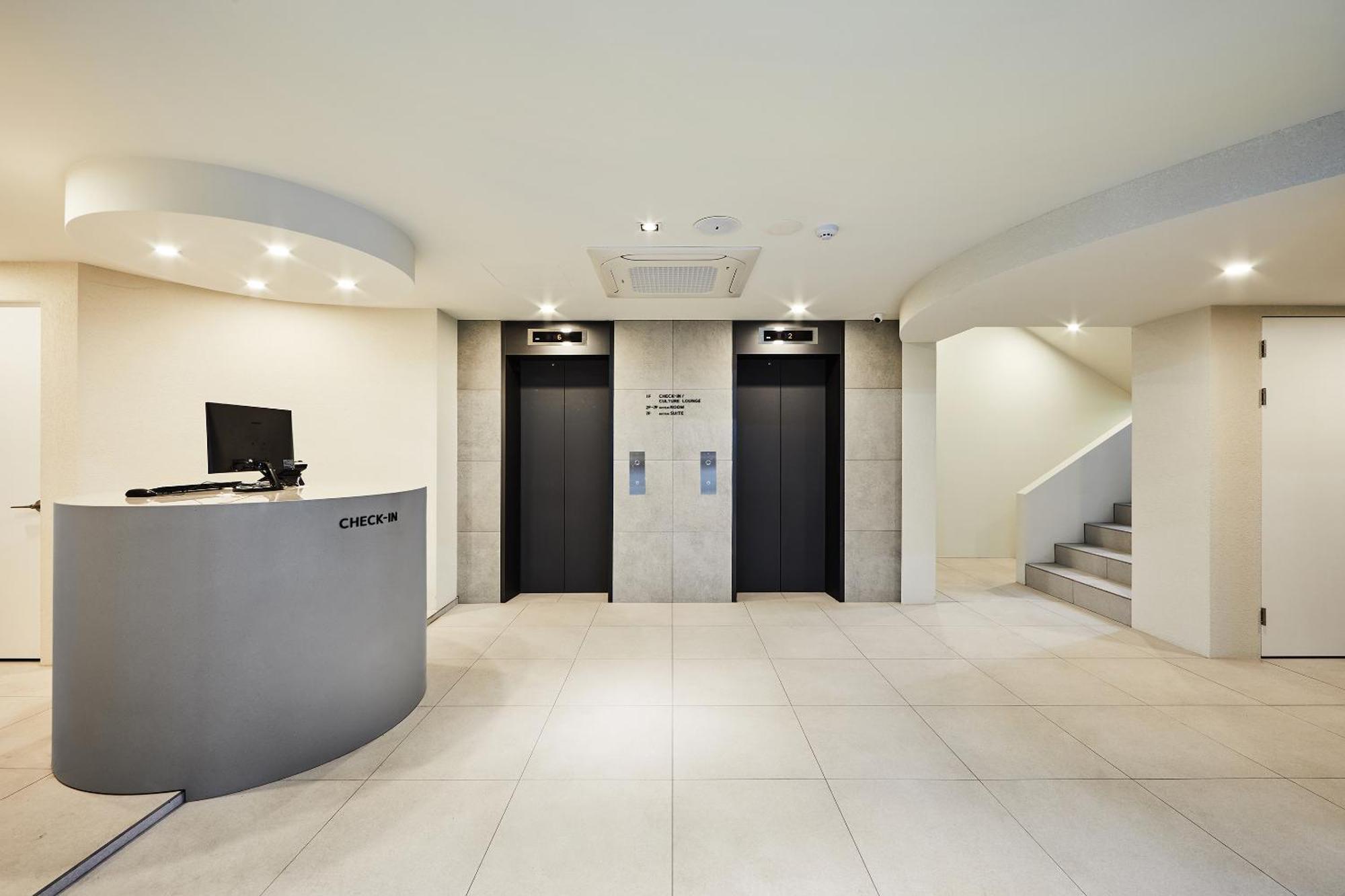 Hotel Intro 2*