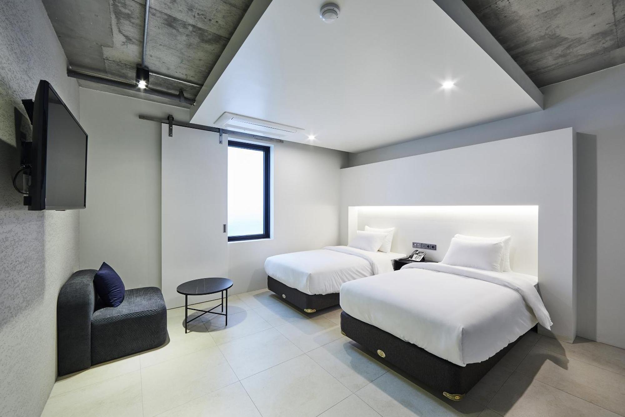Hotel Intro 2*