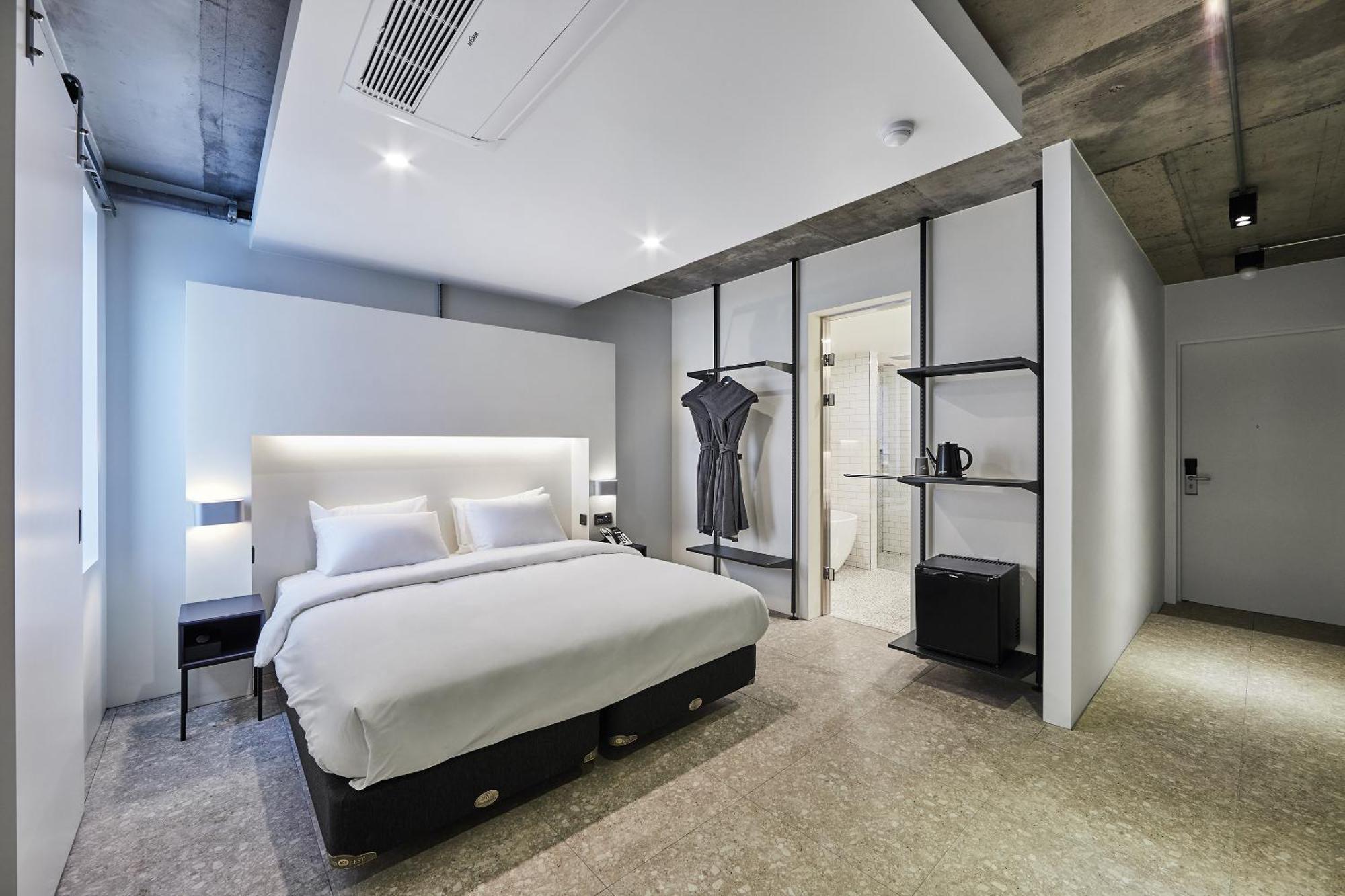 Intro Hotel