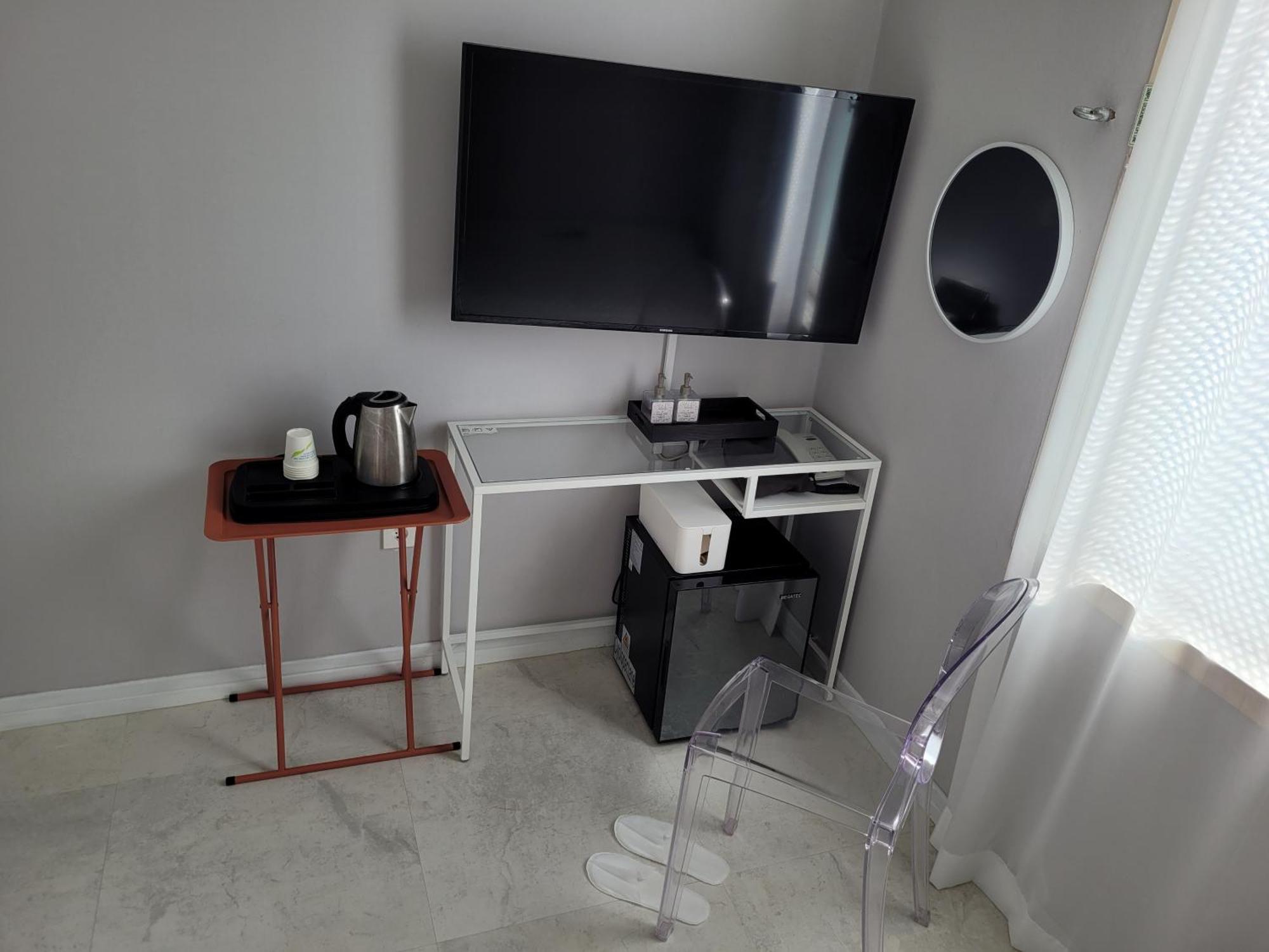 Gallery Hotel *