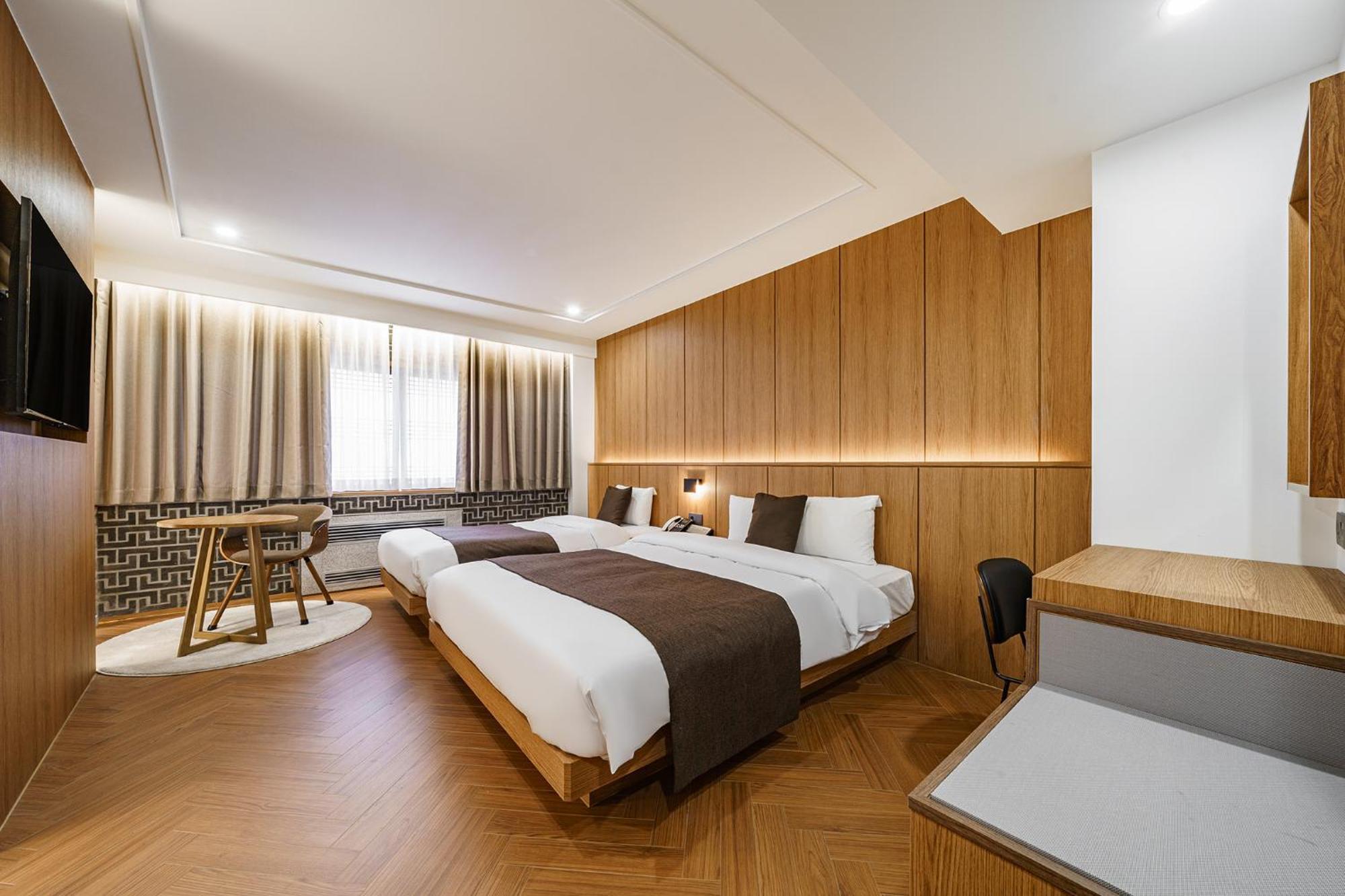 Commodore Hotel 4*