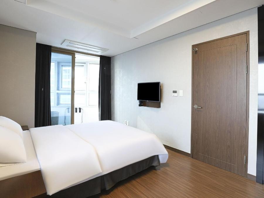 Hotel 해운대 와이드 오션뷰 & Busan