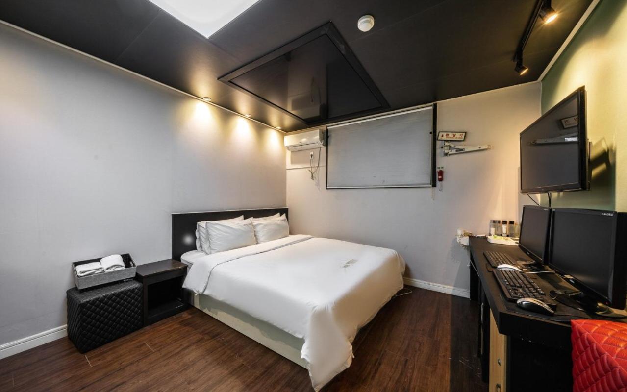 Z Daeyeon Motel Busan