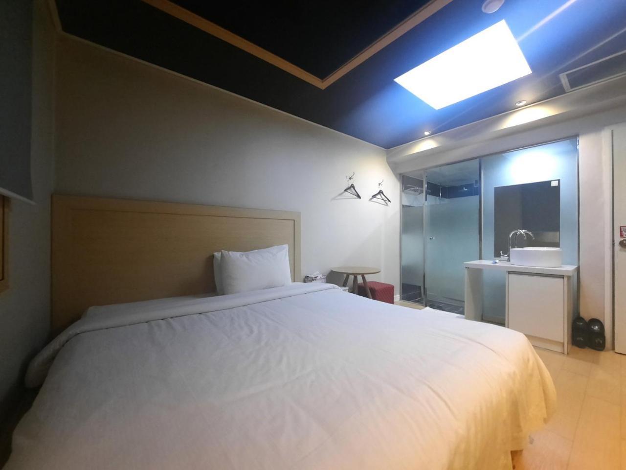 Z Daeyeon Motel Busan
