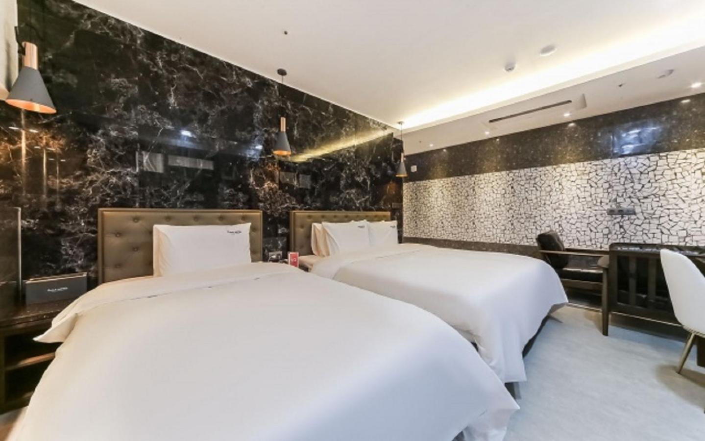 Yuna Business Hotel