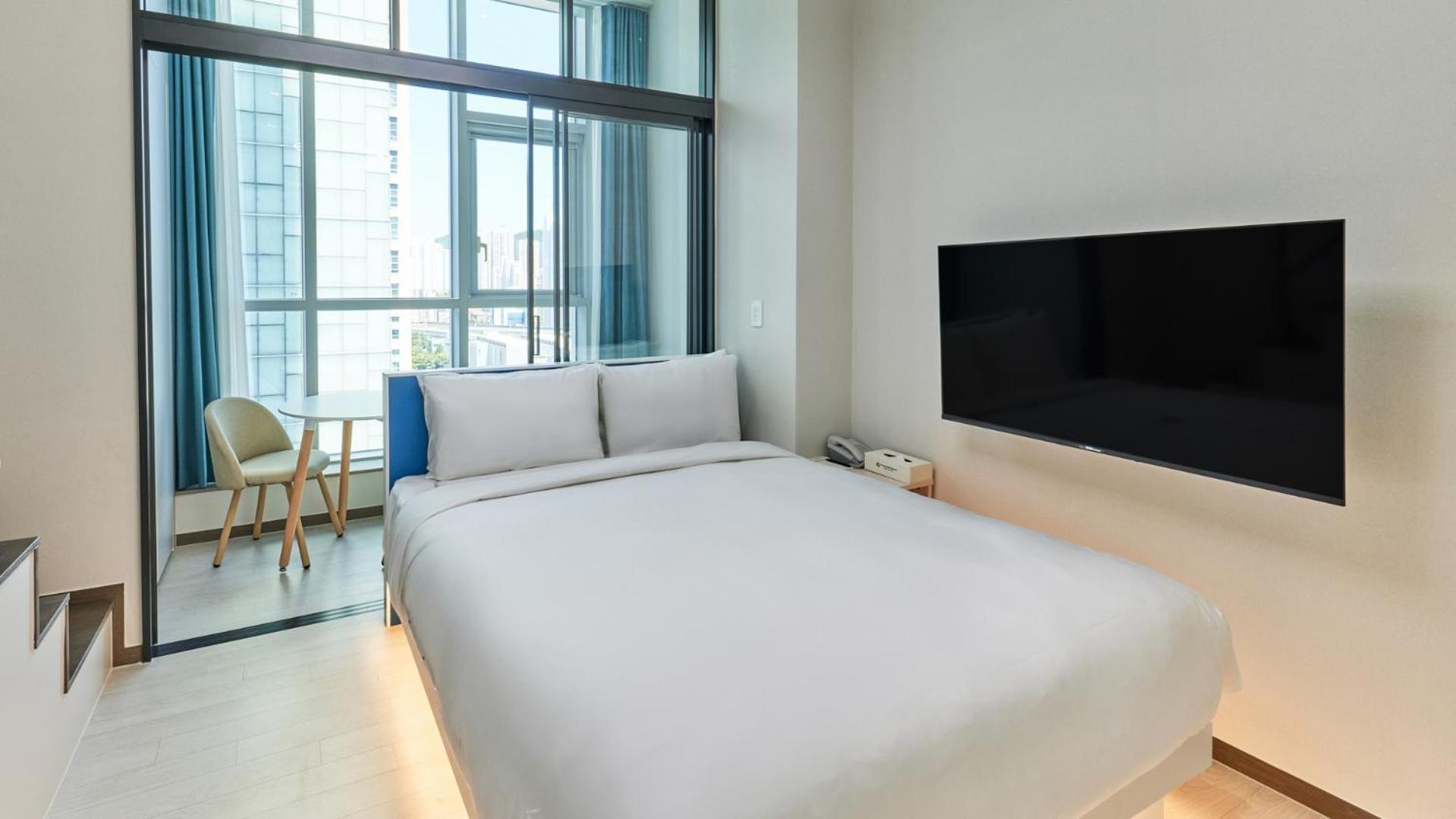 Travelodge Centum 4*