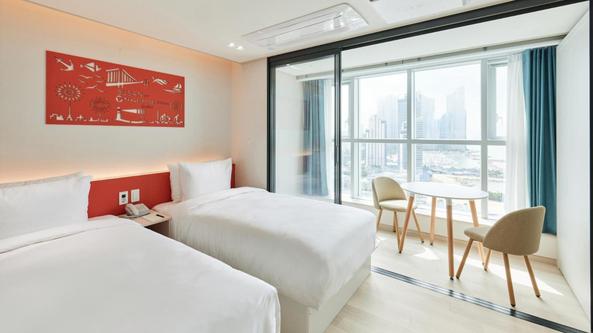 Travelodge Centum 4*