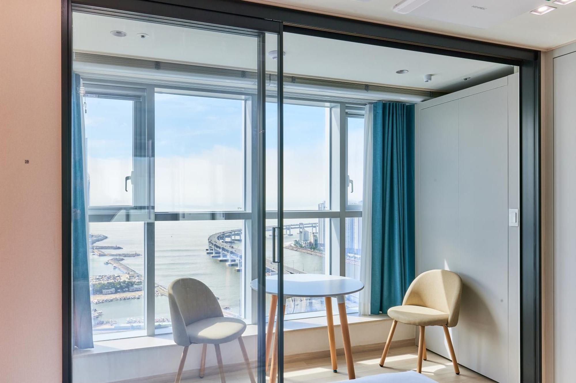 Travelodge Centum Hotel 4*