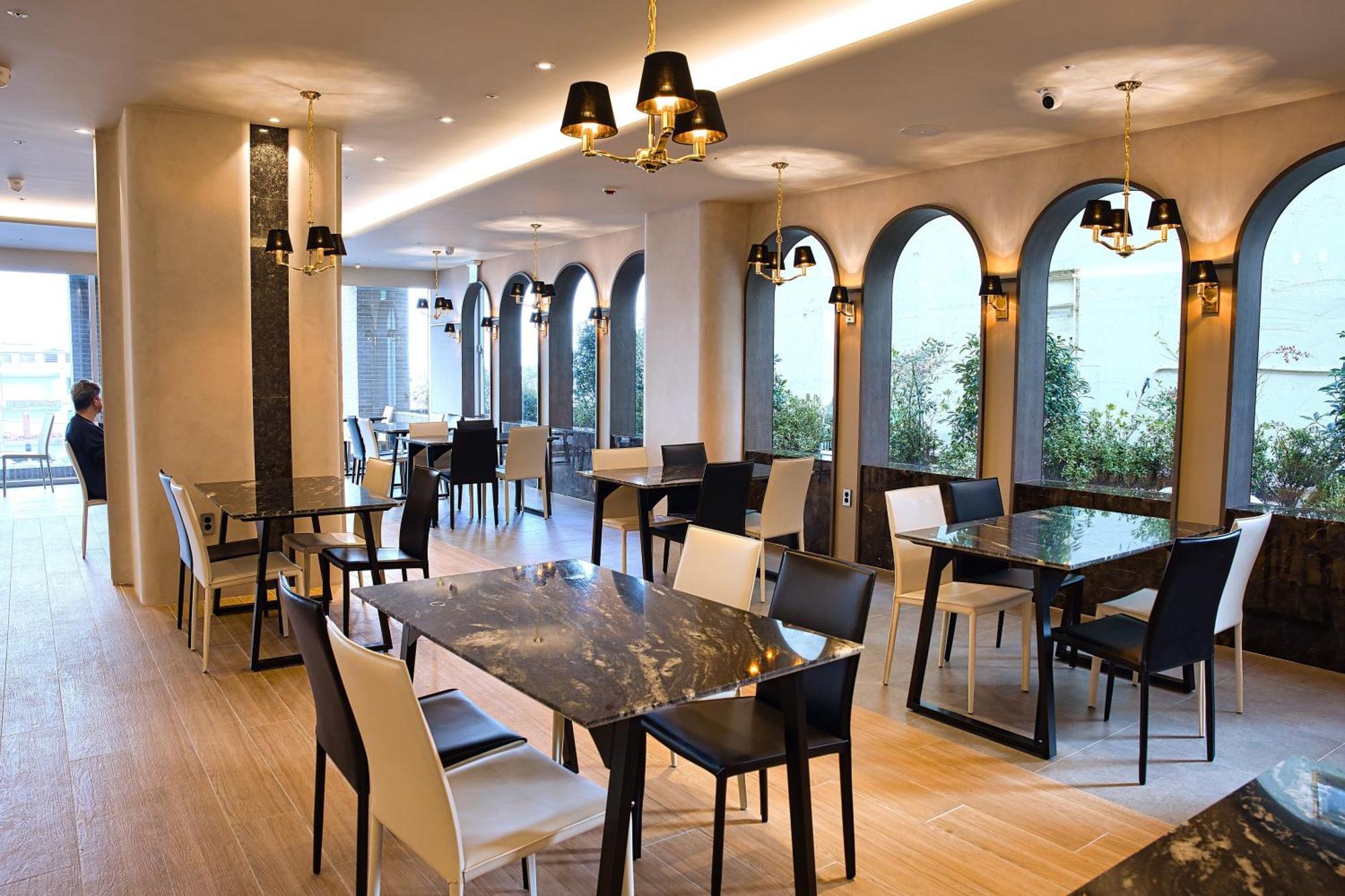 Khách sạn Mer De Laube Busan
