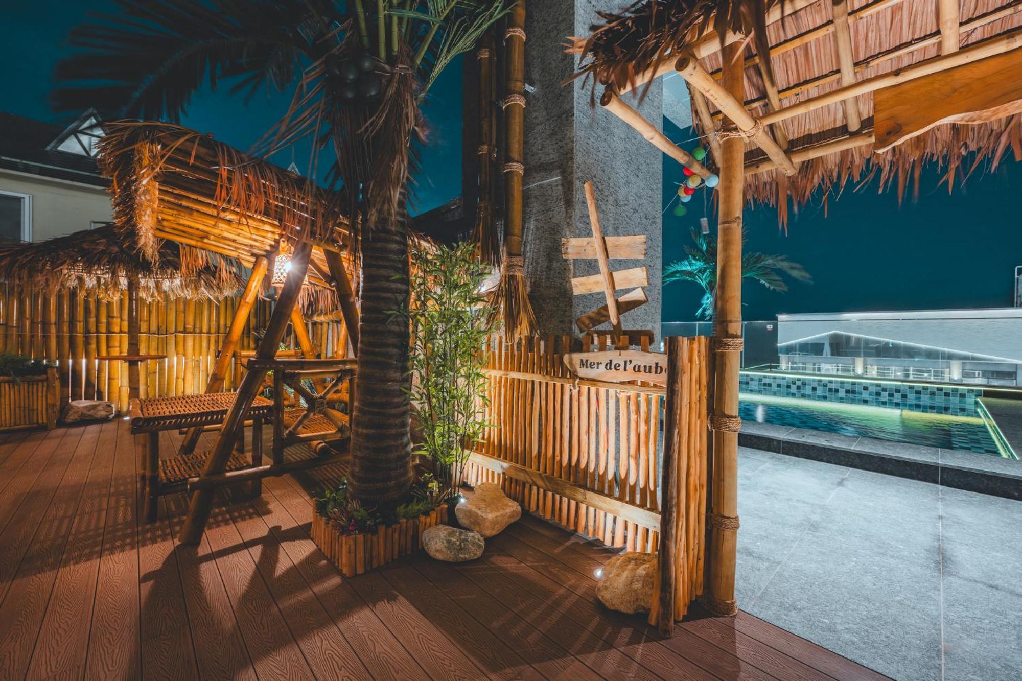 Khách sạn Mer De Laube
