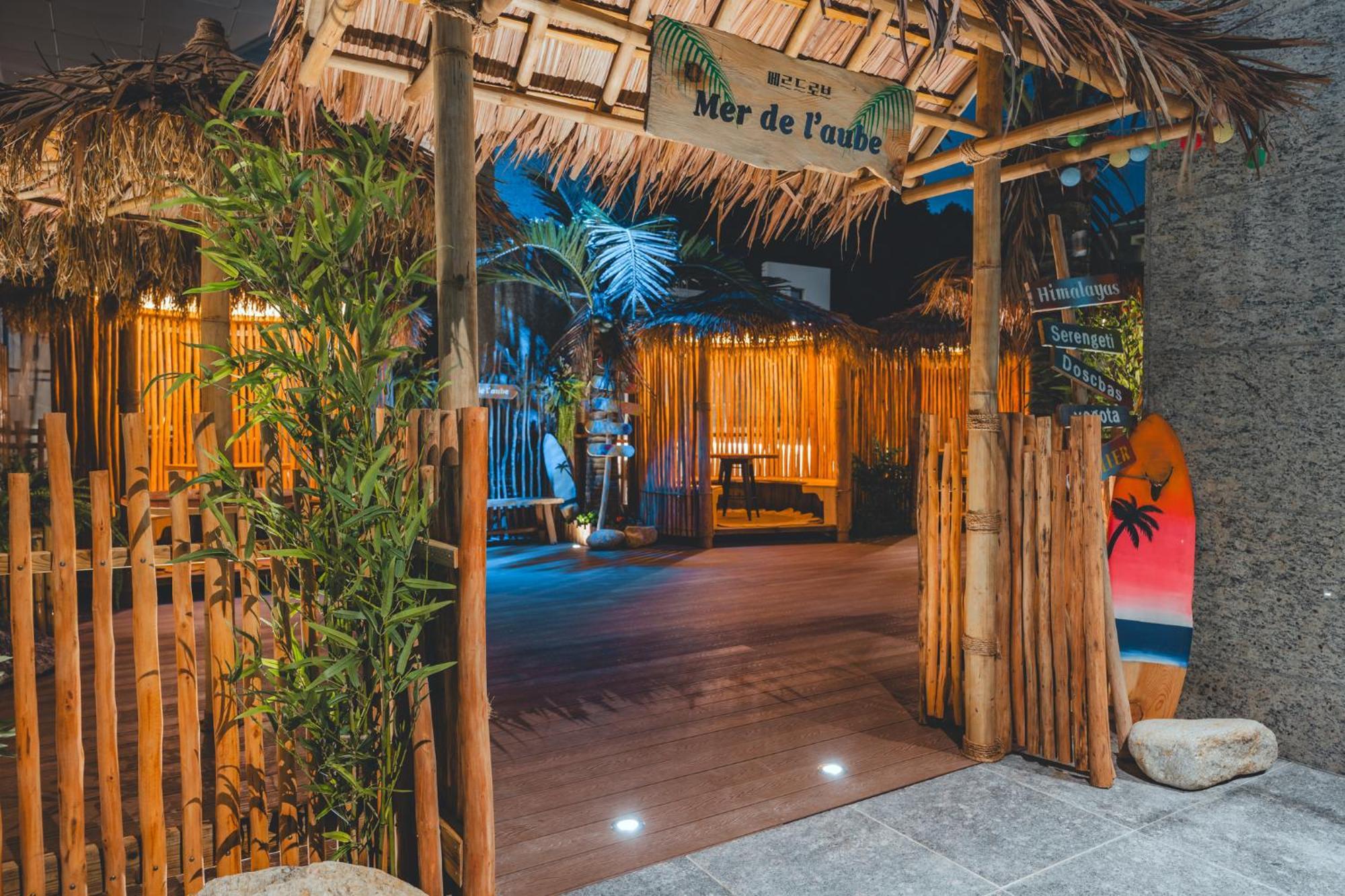 Khách sạn Mer De Laube