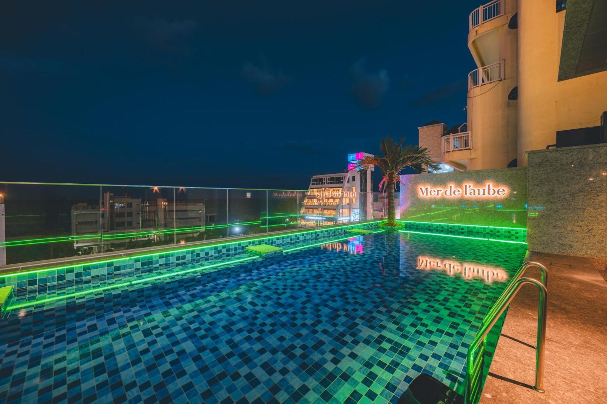 Khách sạn Mer De Laube 4*