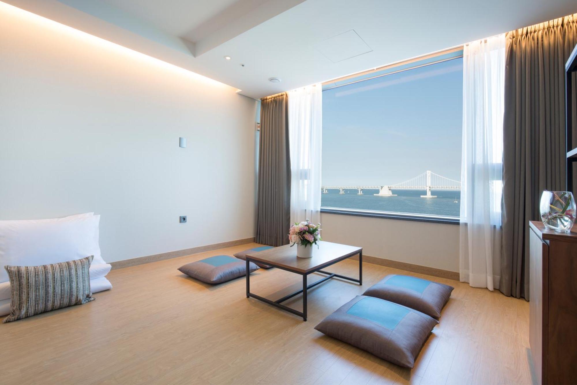 Hotel Bay