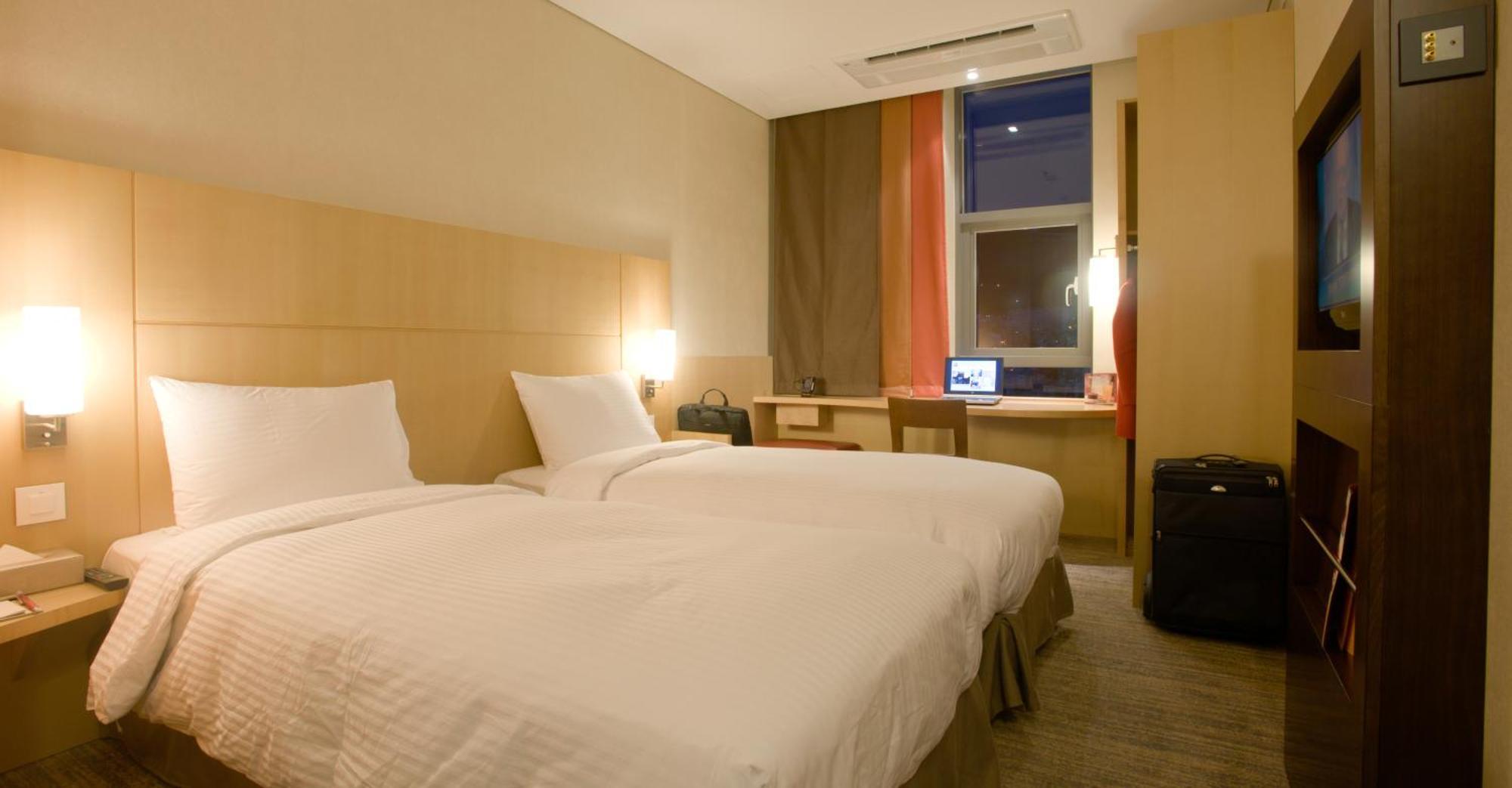 Ibis Ambassador Centre 3*