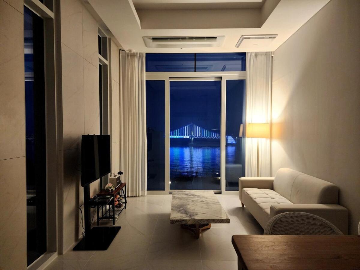 Royal Floor # 2bedrooms 2bathrooms # Bath *
