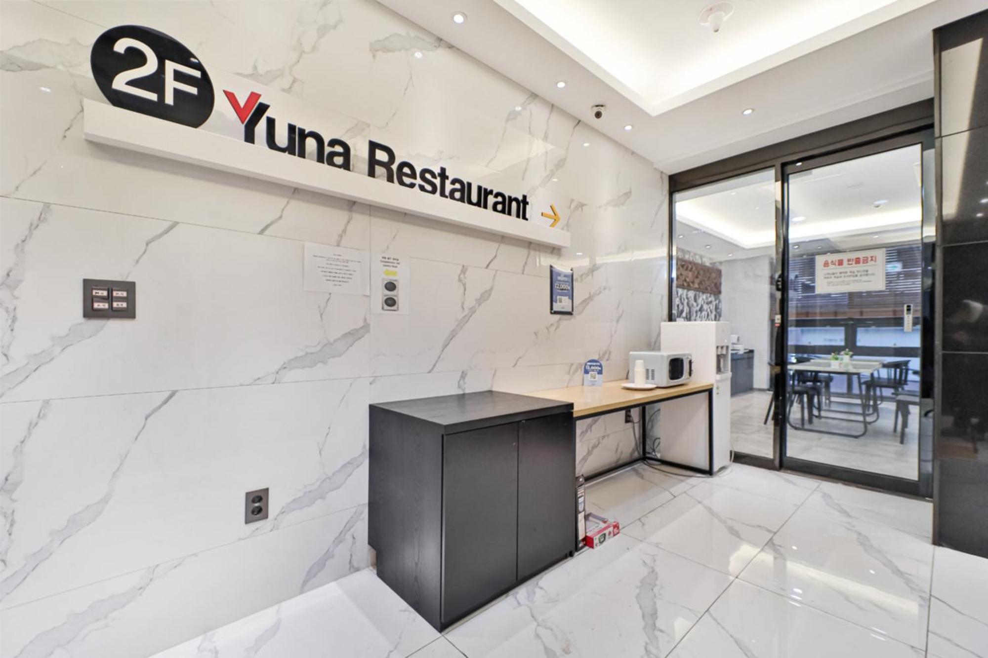 Yuna Business Hotel