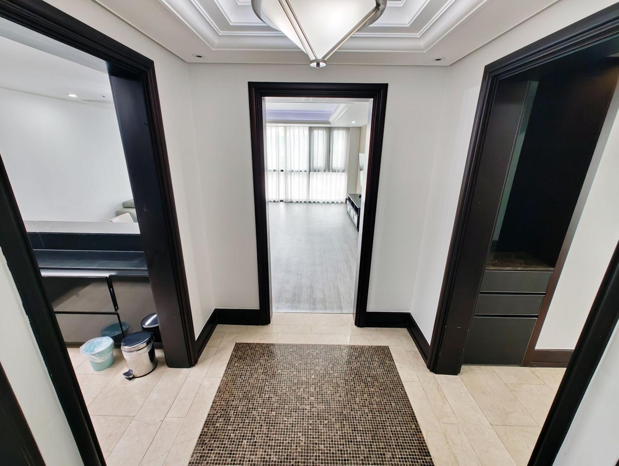 Khách sạn W Centum