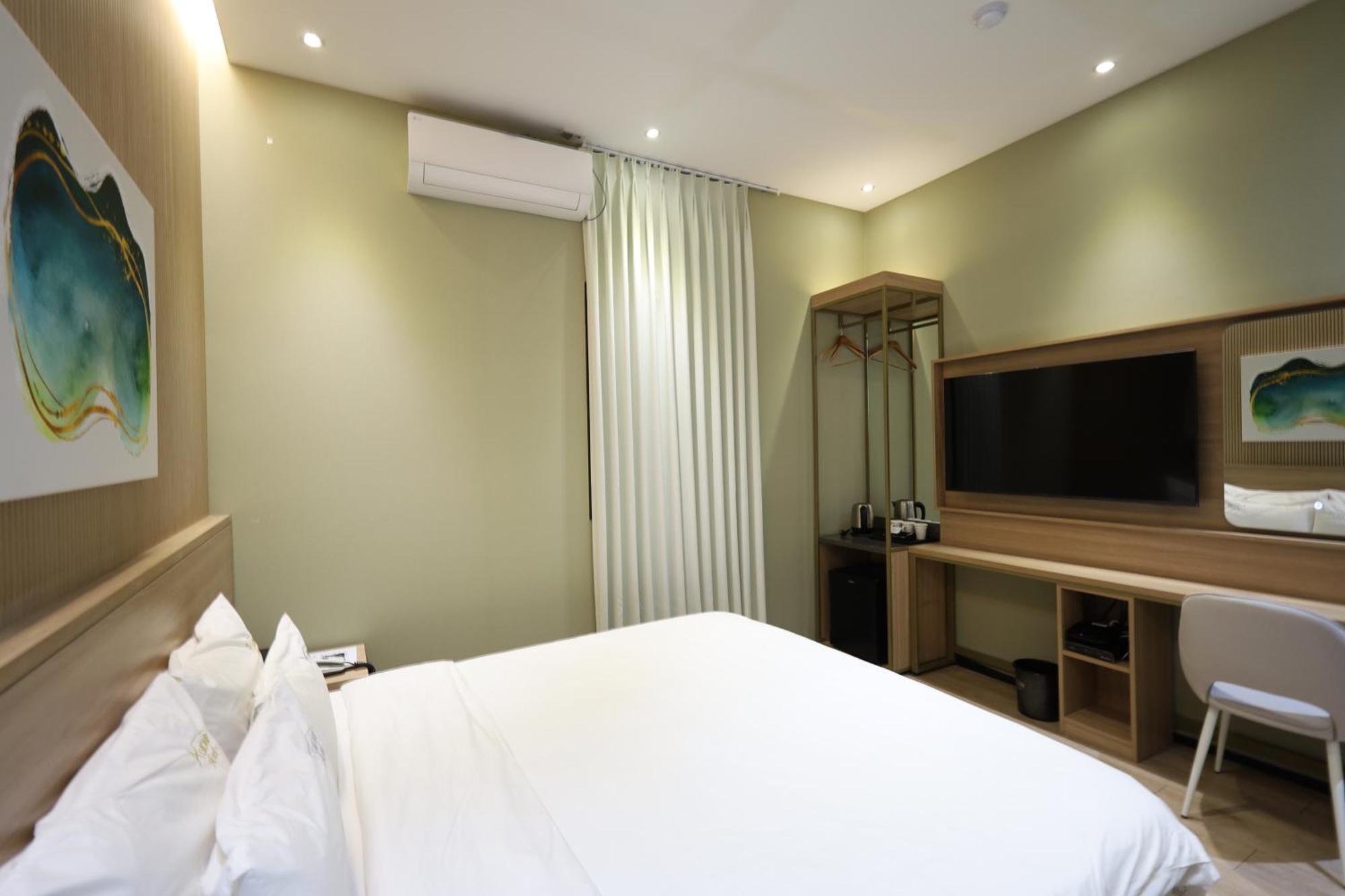 Almond Station Hotel 3*