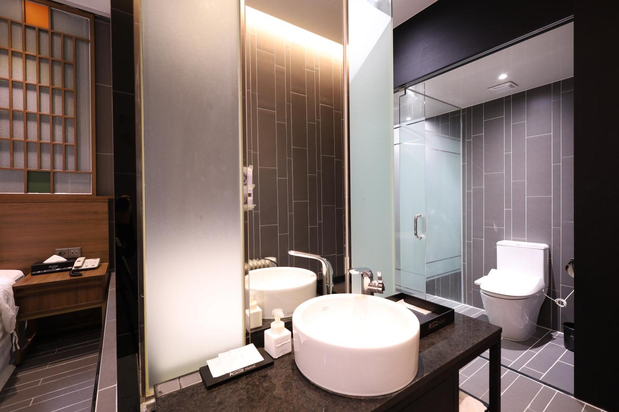 Hotel Almond Station 3*