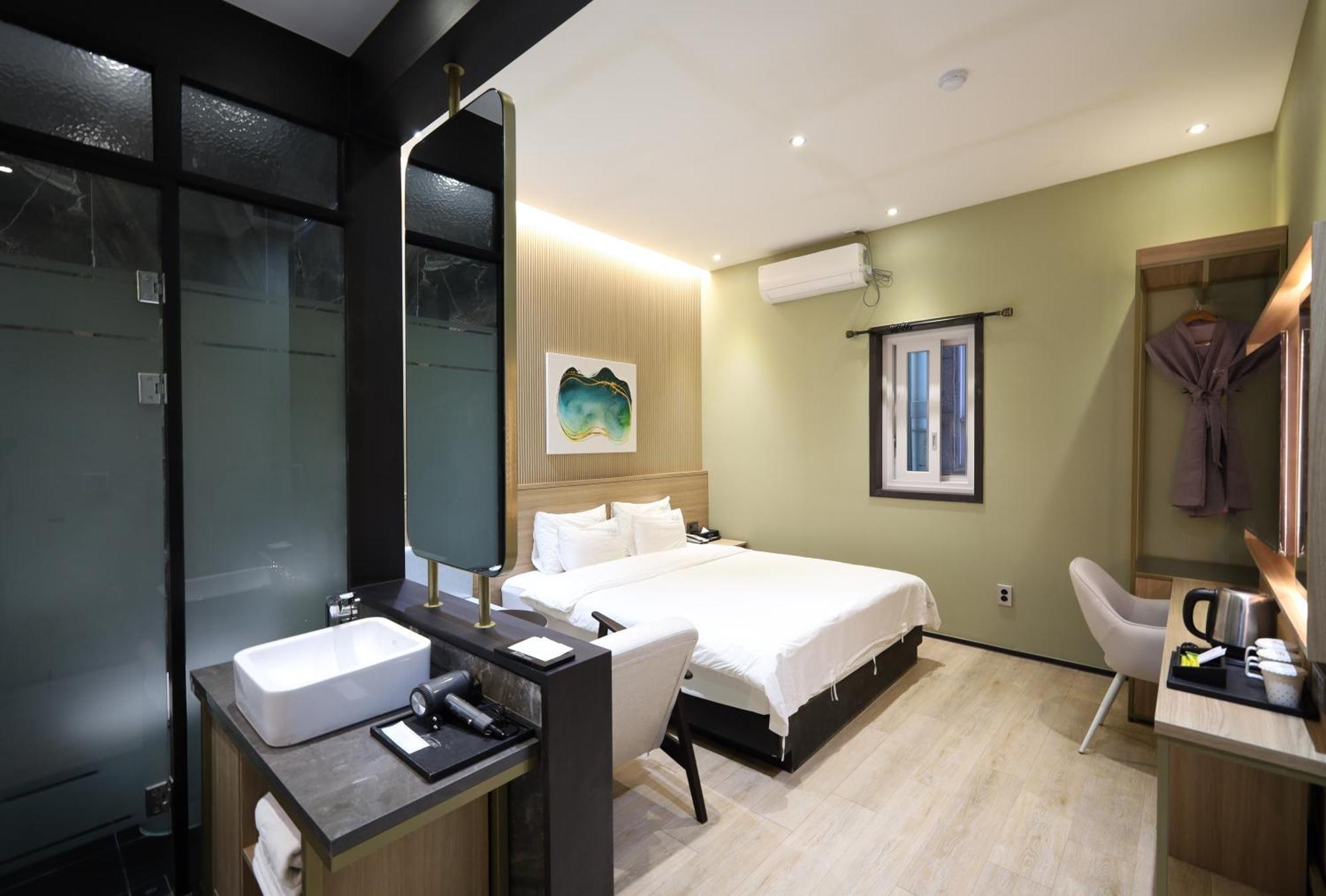 Almond Station Hotel Busan