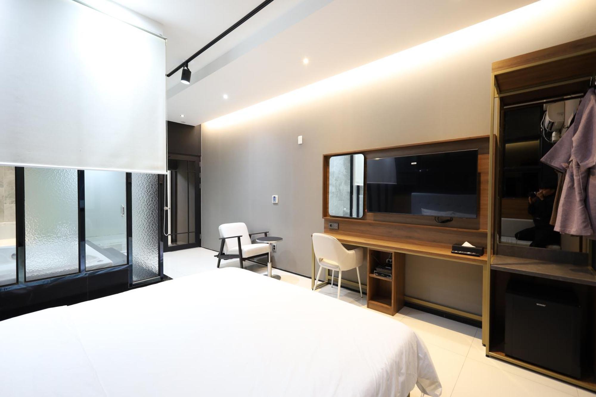 Hotel Almond Station
