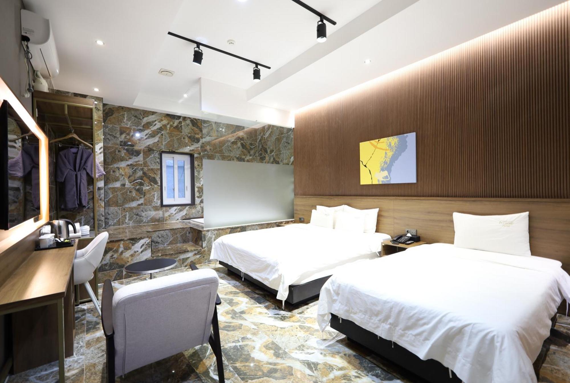 Almond Station 3* Busan