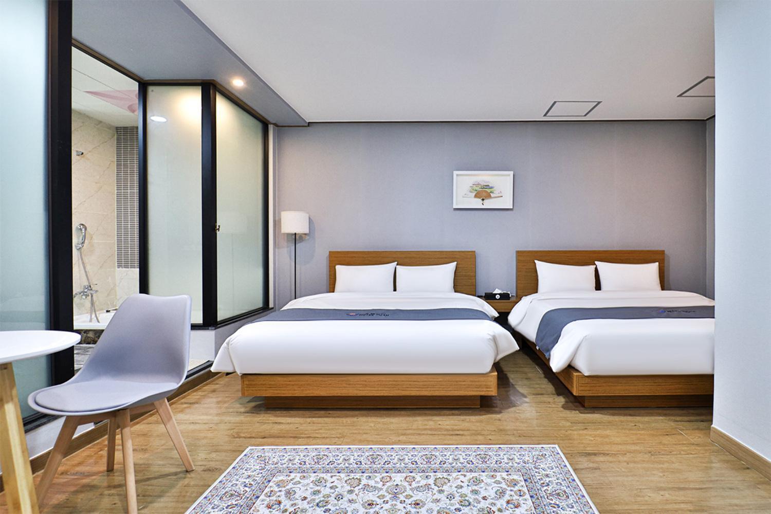 Noah Hotel