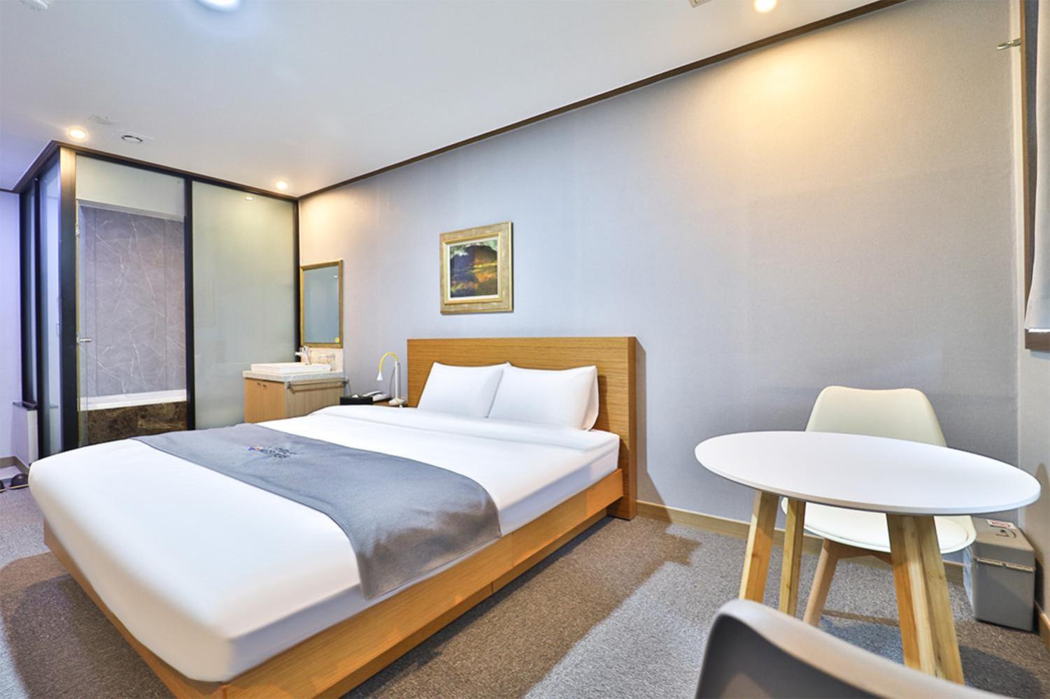 Noah Hotel 3*