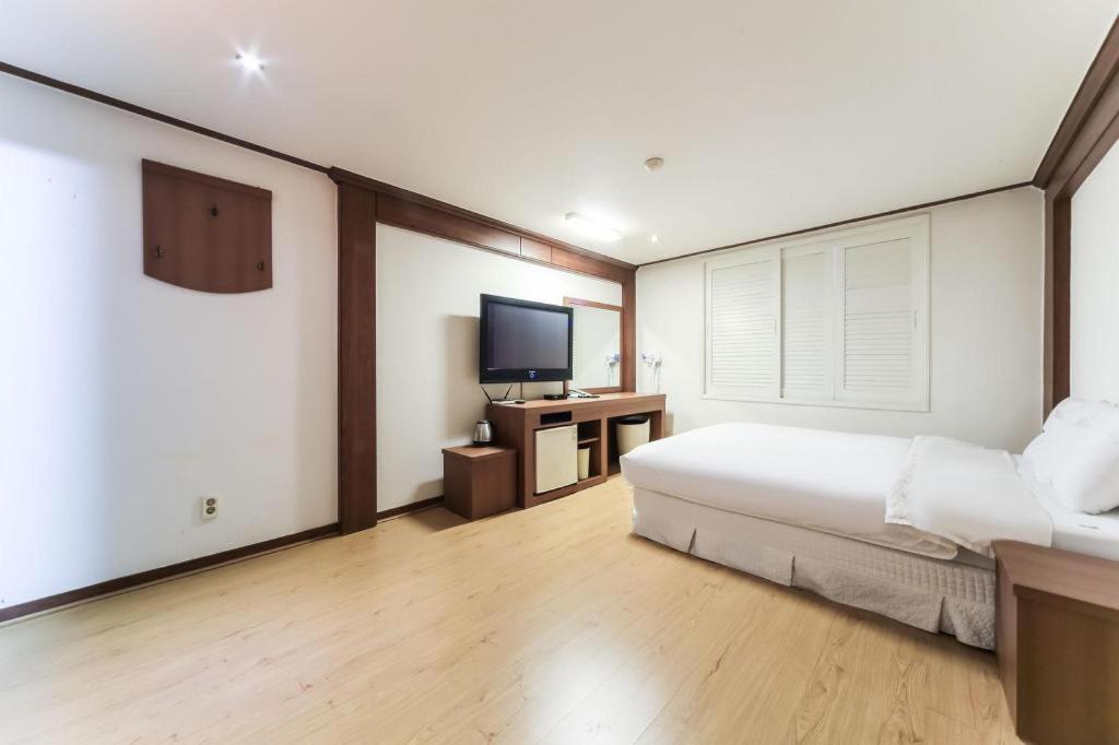 Orange Motel 2*