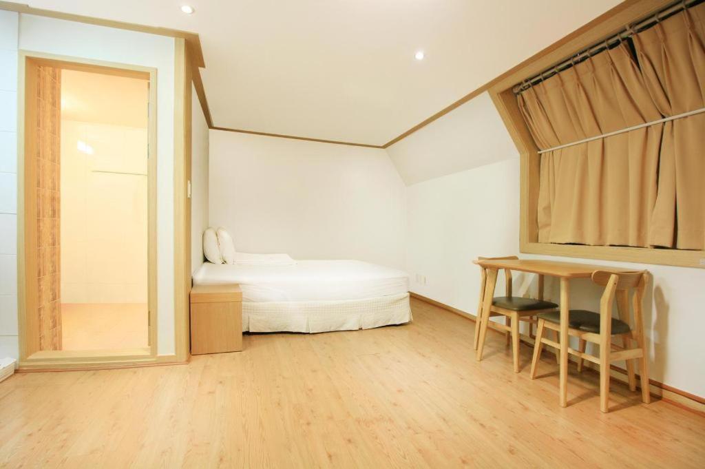 Orange Motel 2*