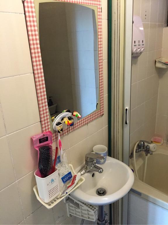 Uncle's Guesthouse-domestic Not Allowed