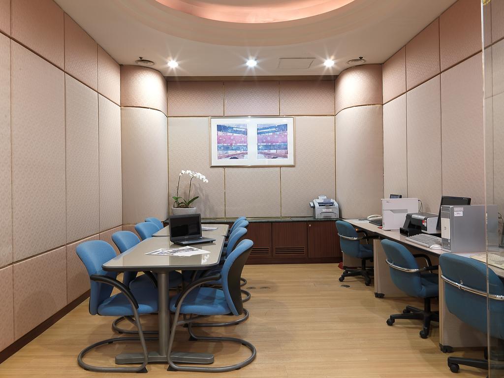 Paragon Hotel 4*