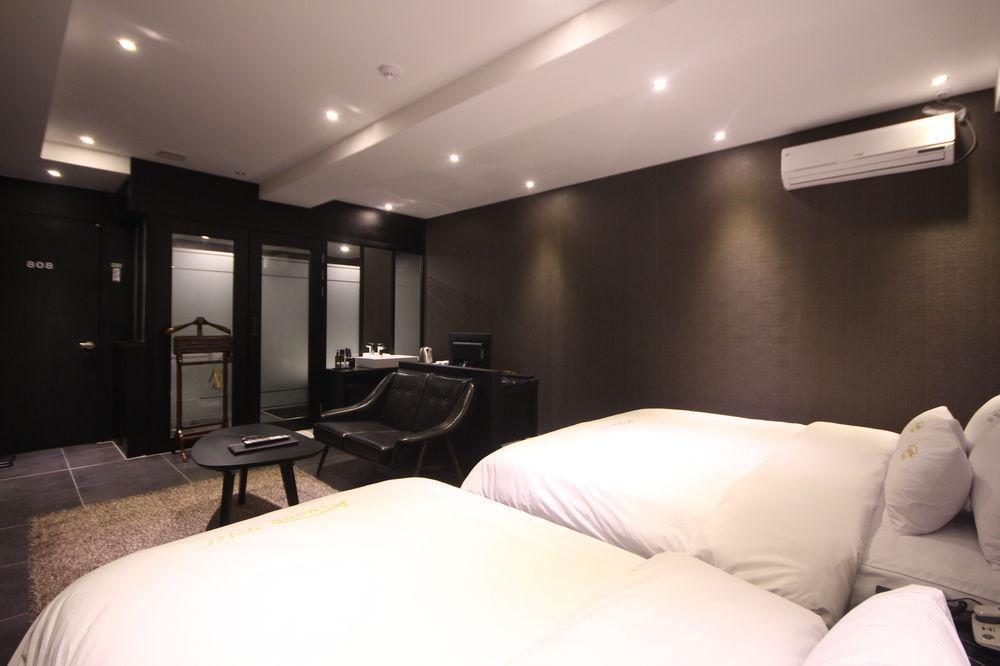 Almond Station Hotel 3*