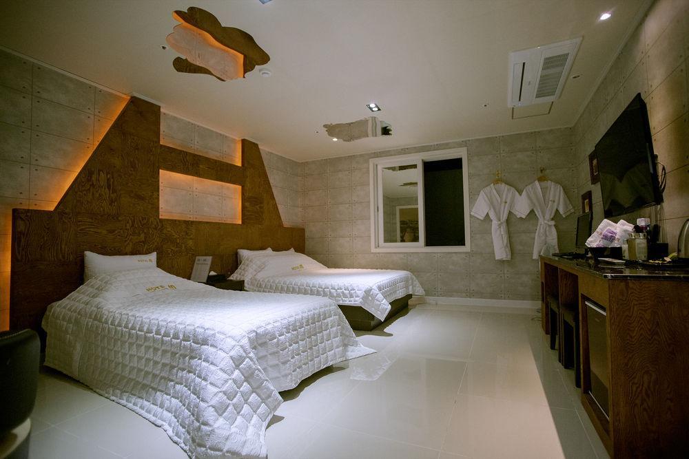 M Motel