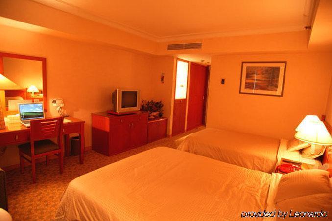 Paragon Hotel 4*