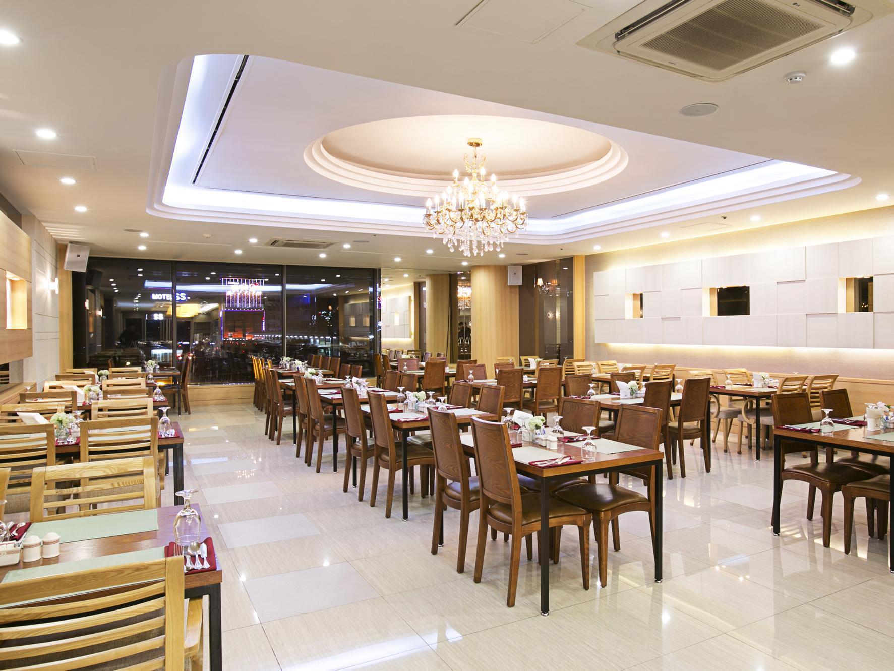 Paragon Hotel