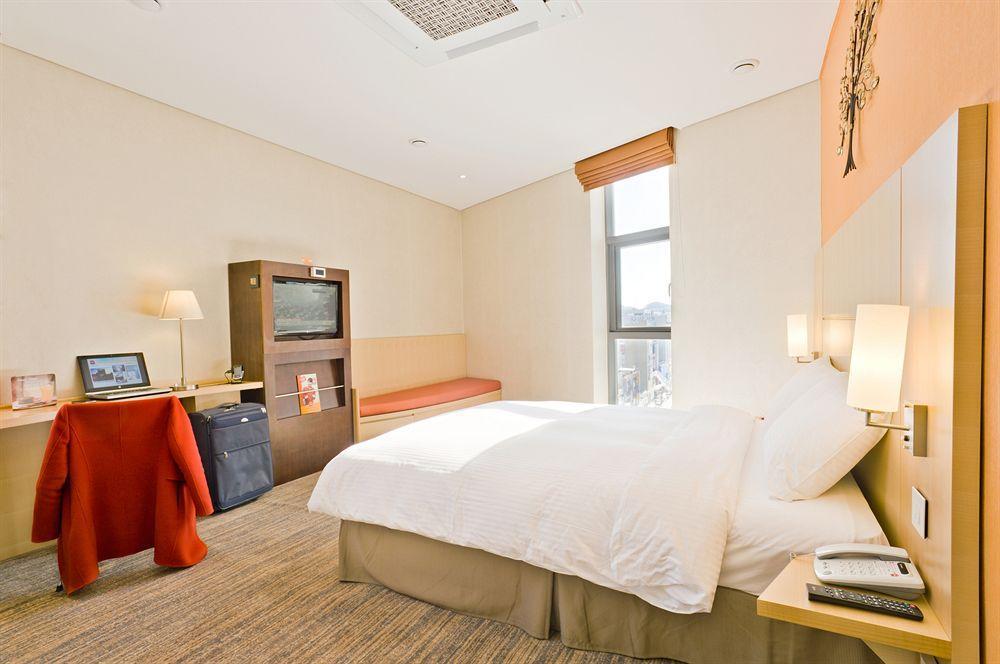Ibis Ambassador Centre Hotel 3*